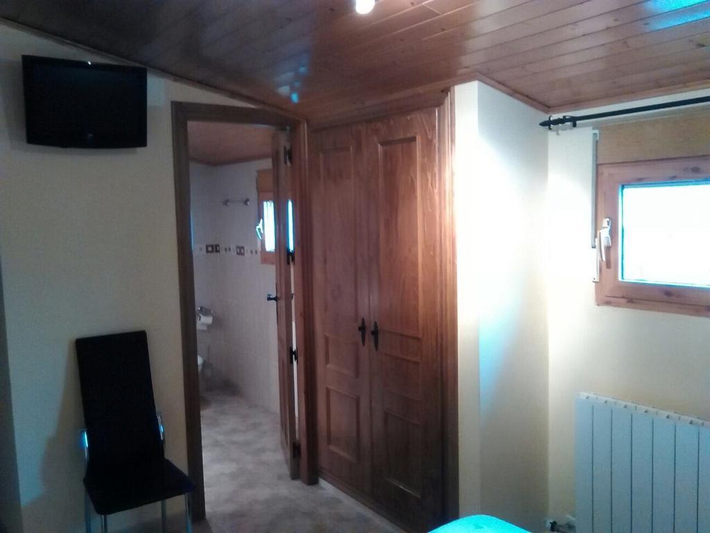 Apartamentos Turisticos Rosario Camarena de la Sierra Szoba fotó