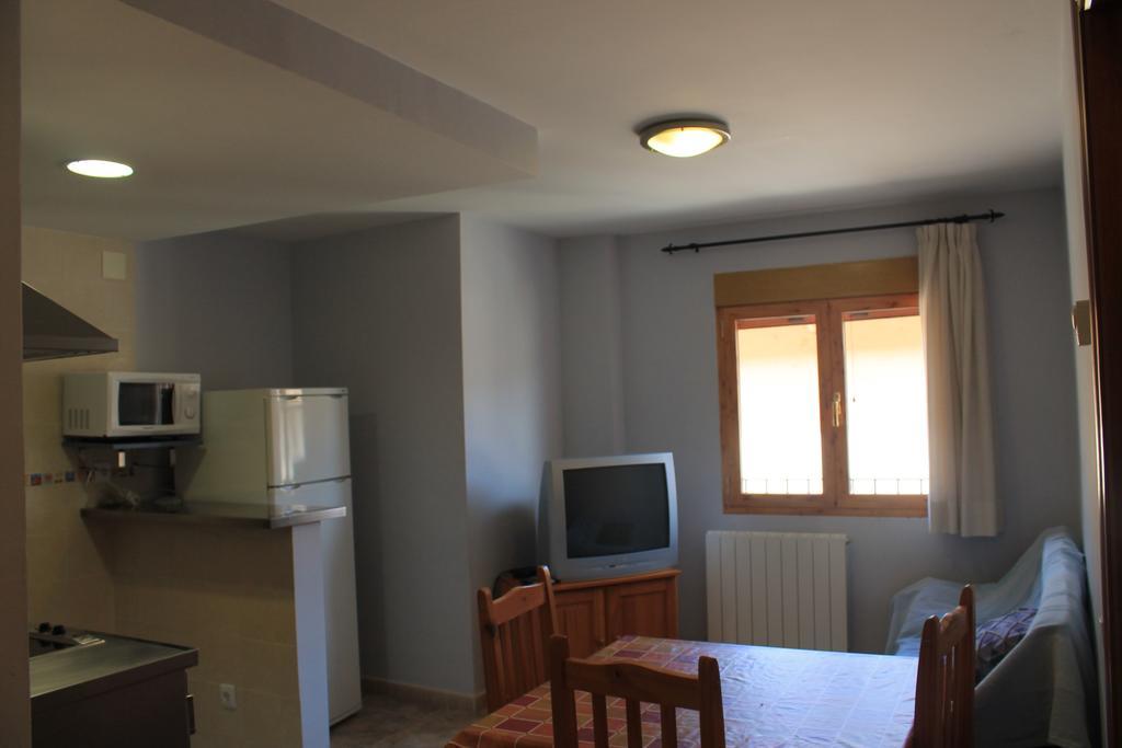 Apartamentos Turisticos Rosario Camarena de la Sierra Szoba fotó