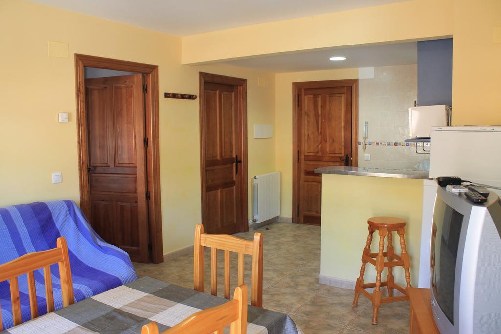 Apartamentos Turisticos Rosario Camarena de la Sierra Szoba fotó