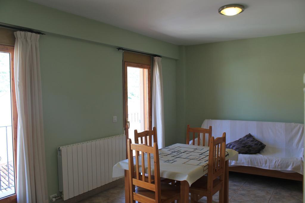 Apartamentos Turisticos Rosario Camarena de la Sierra Szoba fotó