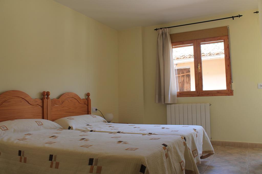 Apartamentos Turisticos Rosario Camarena de la Sierra Szoba fotó